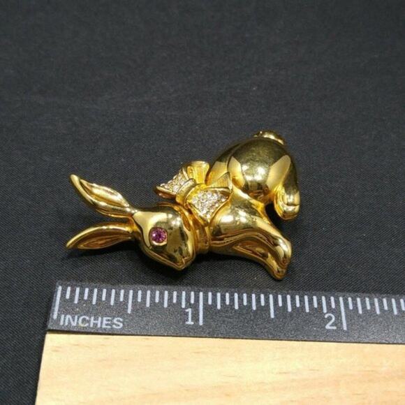 Swarovski Swan Logo Rabbit Brooch Pin, Pink Crystal Eye, Clear Rhinestone Collar - Picture 6 of 9